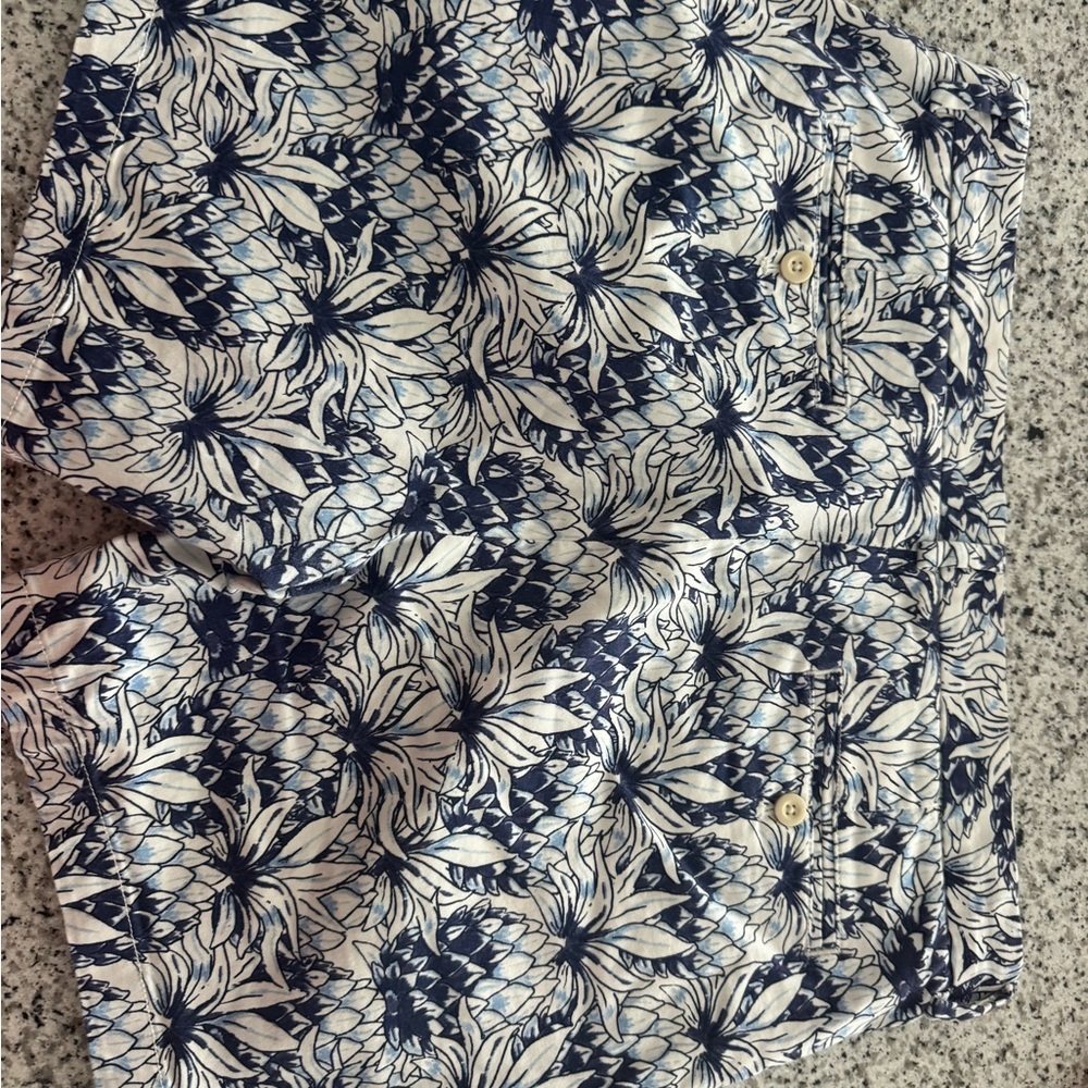 Vineyard Vines Navy and White Floral Men's Shorts - Picture 2 of 3